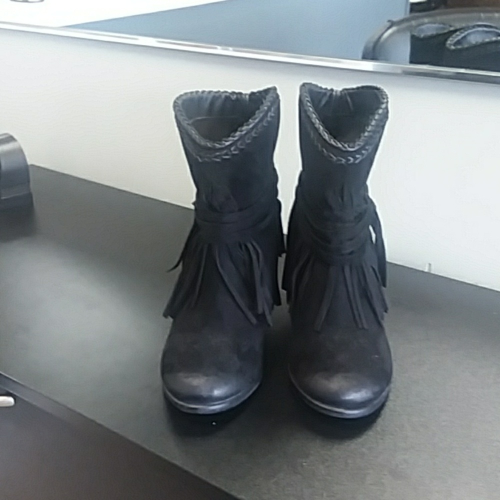 Short boots